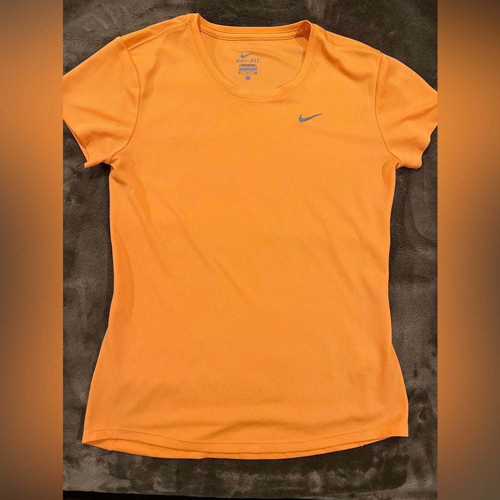 Women’s Nike Dri-fit Performance Tee Sz Small Pre-Owned Orange